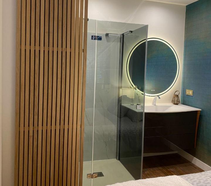 Mobilier de salle de bain sur-mesure Cannes